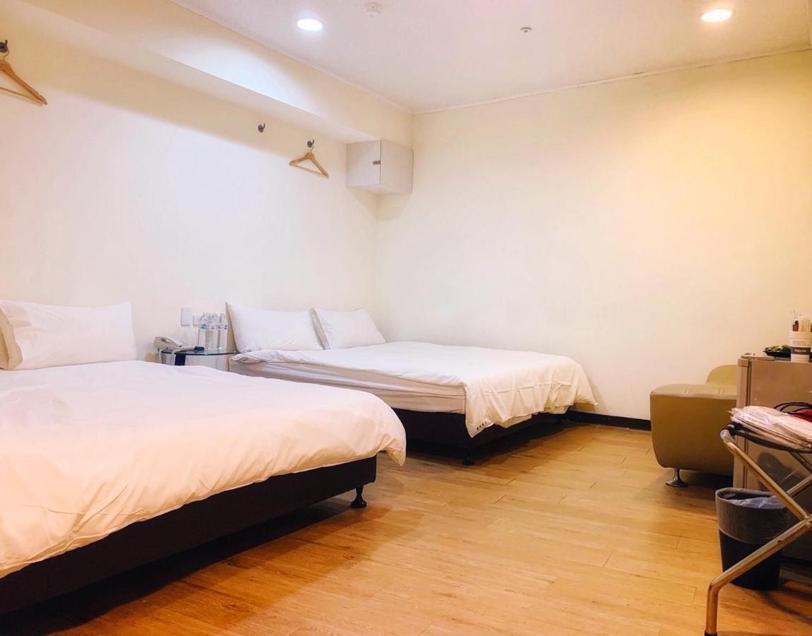 Easyinn Hotel & Hostel Tainan Extérieur photo