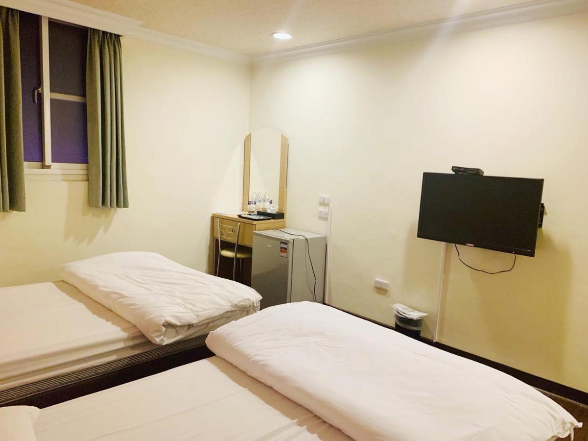 Easyinn Hotel & Hostel Tainan Extérieur photo