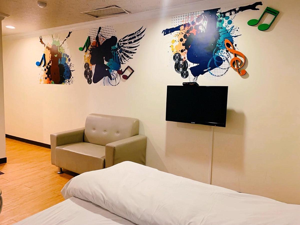 Easyinn Hotel & Hostel Tainan Extérieur photo