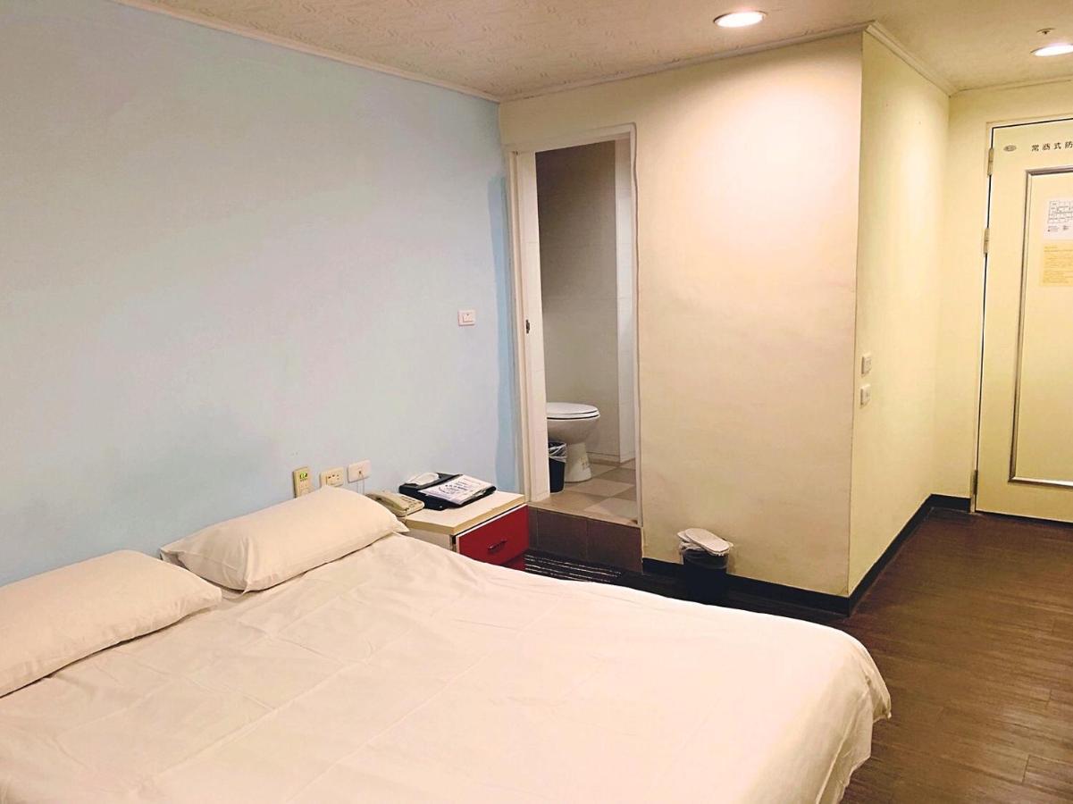 Easyinn Hotel & Hostel Tainan Extérieur photo