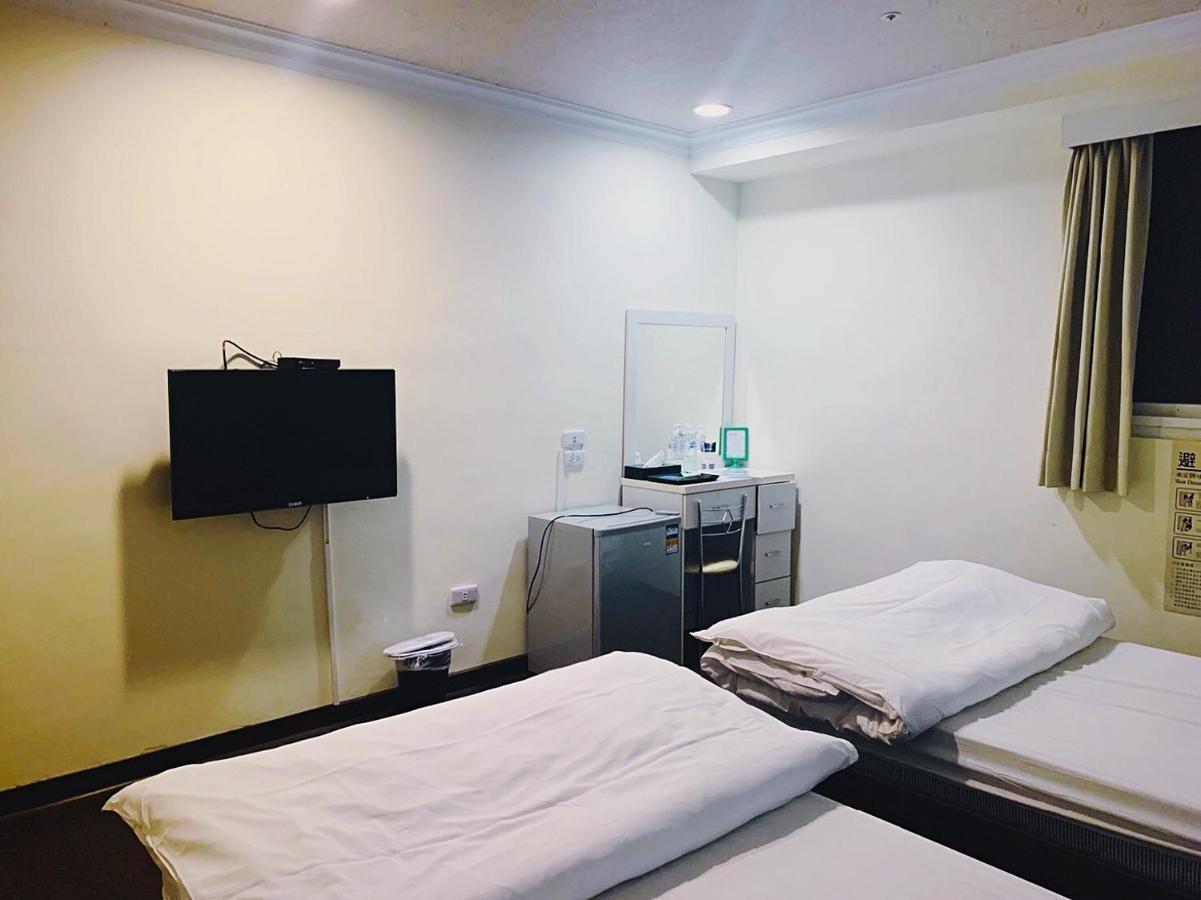 Easyinn Hotel & Hostel Tainan Extérieur photo