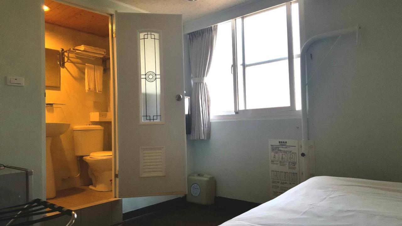 Easyinn Hotel & Hostel Tainan Extérieur photo